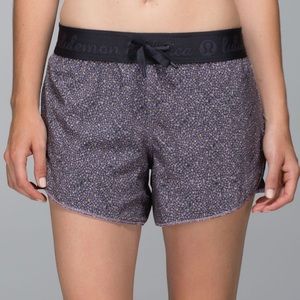 Lululemon Go the Distance Short, Dottie Mum